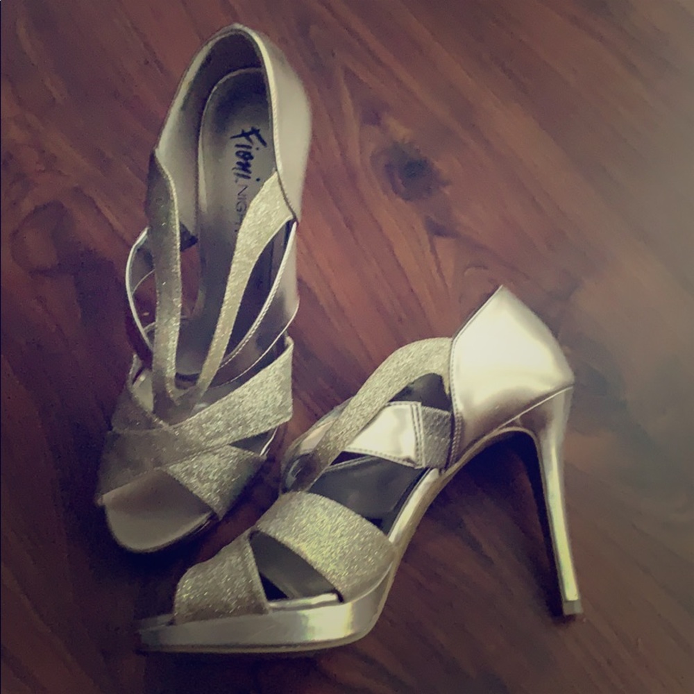 Gold heel